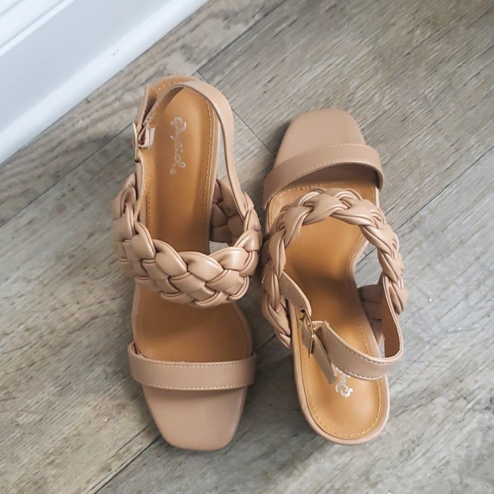 Qupid Sandals - Picture 4 of 9